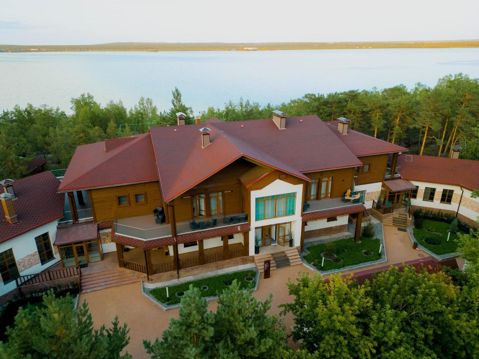 Дом У Озера Hotel โบโรโวเย ภายนอก รูปภาพ